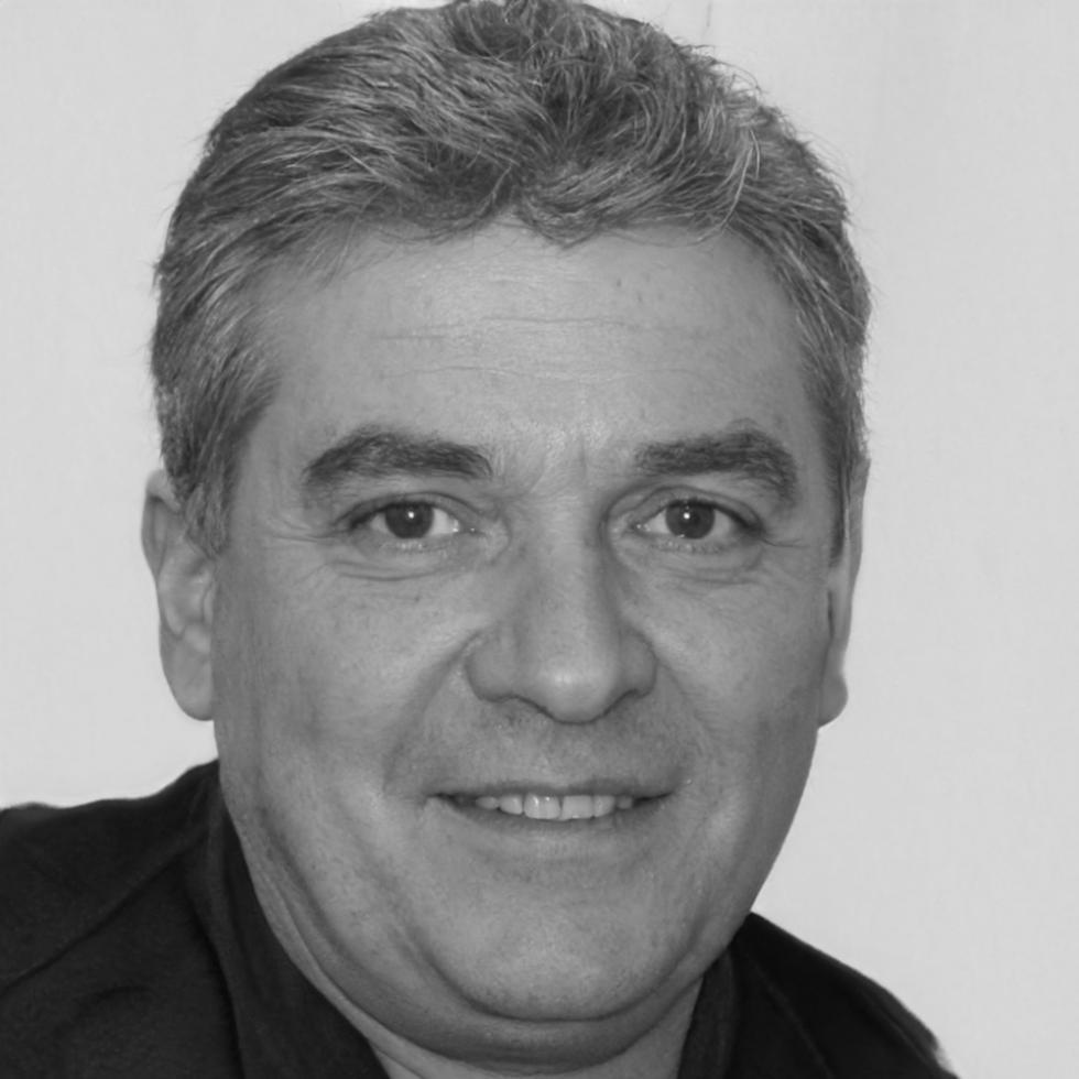 Retrato de Adrián Montañés, instructor especialista en técnicas de corte
